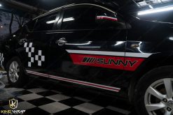 Nissan Sunny dán tem xe oto đẹp giá rẻ