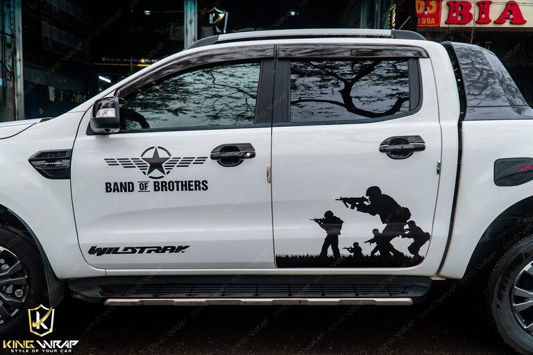Ford Ranger dán tem xe oto phong cách quân đội đẹp giá rẻ | Kingwrap
