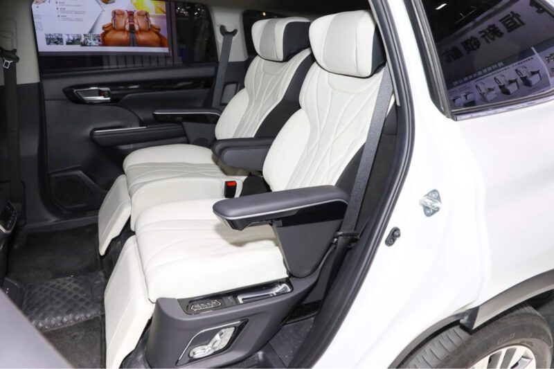 Độ ghế VIP cho xe SUV