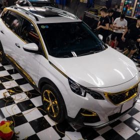 3008 dan trang tri chrome vang teckwrap CHM02E 1