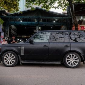 Range Rover doi mau bac sang den mo teckwrap CM01 2