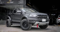 Ranger Raptor dán đổi màu đen lì