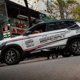 Tem dán xe ô tô thể thao: Các mẫu tem đẹp, cá tính và xu hướng mới