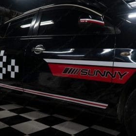 Nissan Sunny dán tem xe oto đẹp giá rẻ 4 Sunny tem suon1
