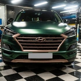 Tucson doi mau den sang xanh mo dan diem hong mo 2