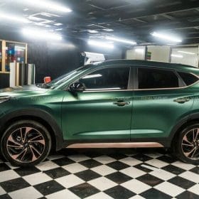 Tucson doi mau den sang xanh mo dan diem hong mo 5