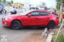 Dán decal đổi màu oto đẹp giá rẻ Mazda 3