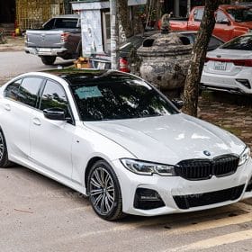 dan noc oto bmw 330 i 1 min