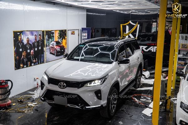 Dán phim cách nhiệt ô tô Toyota Fortuner – Chống nóng hiệu quả cùng King Wrap