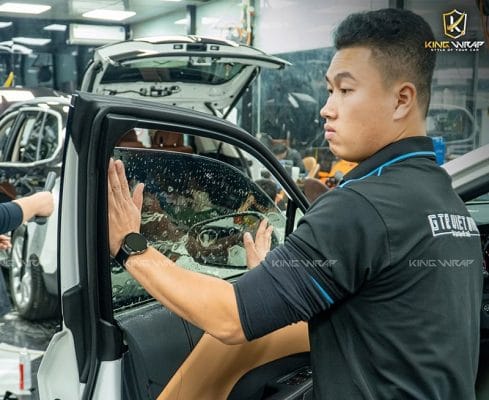 Những điều cần biết trước khi dán kính chống nắng ô tô