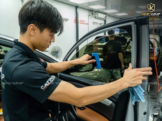 Những điều cần biết trước khi dán kính chống nắng ô tô