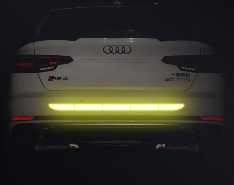 Decal Phản Quang Ô Tô Là Gì? Dán Ở Đâu Tốt Nhất? 9 decal phan quang 1
