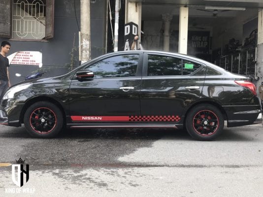 Decal tem xe ô tô Nissan