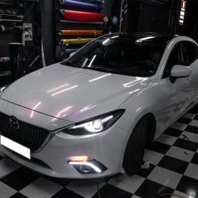 Dán decal đổi màu Mazada trắng ánh tím