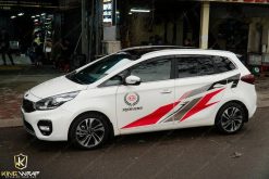 Mẫu tem dán xe oto đẹp kết hợp nóc đen Kia Rondo