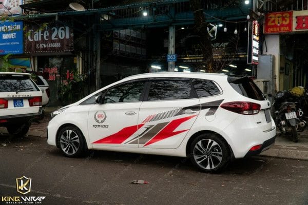 Mẫu tem dán xe oto đẹp kết hợp nóc đen Kia Rondo 8 Mẫu tem dán xe oto đẹp kết hợp nóc đen Kia Rondo