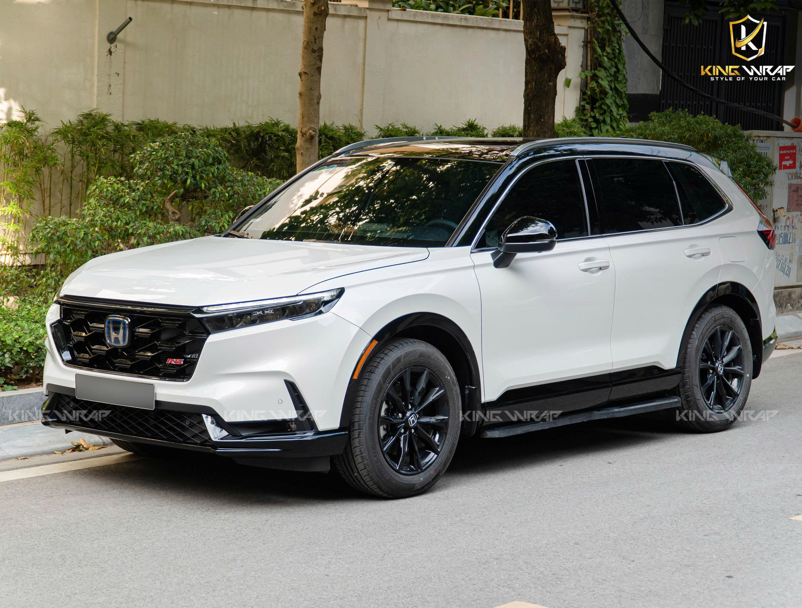 Dán Nóc Xe Ô Tô – Giải Pháp Tăng Thẩm Mỹ Và Bảo Vệ Sơn Zin