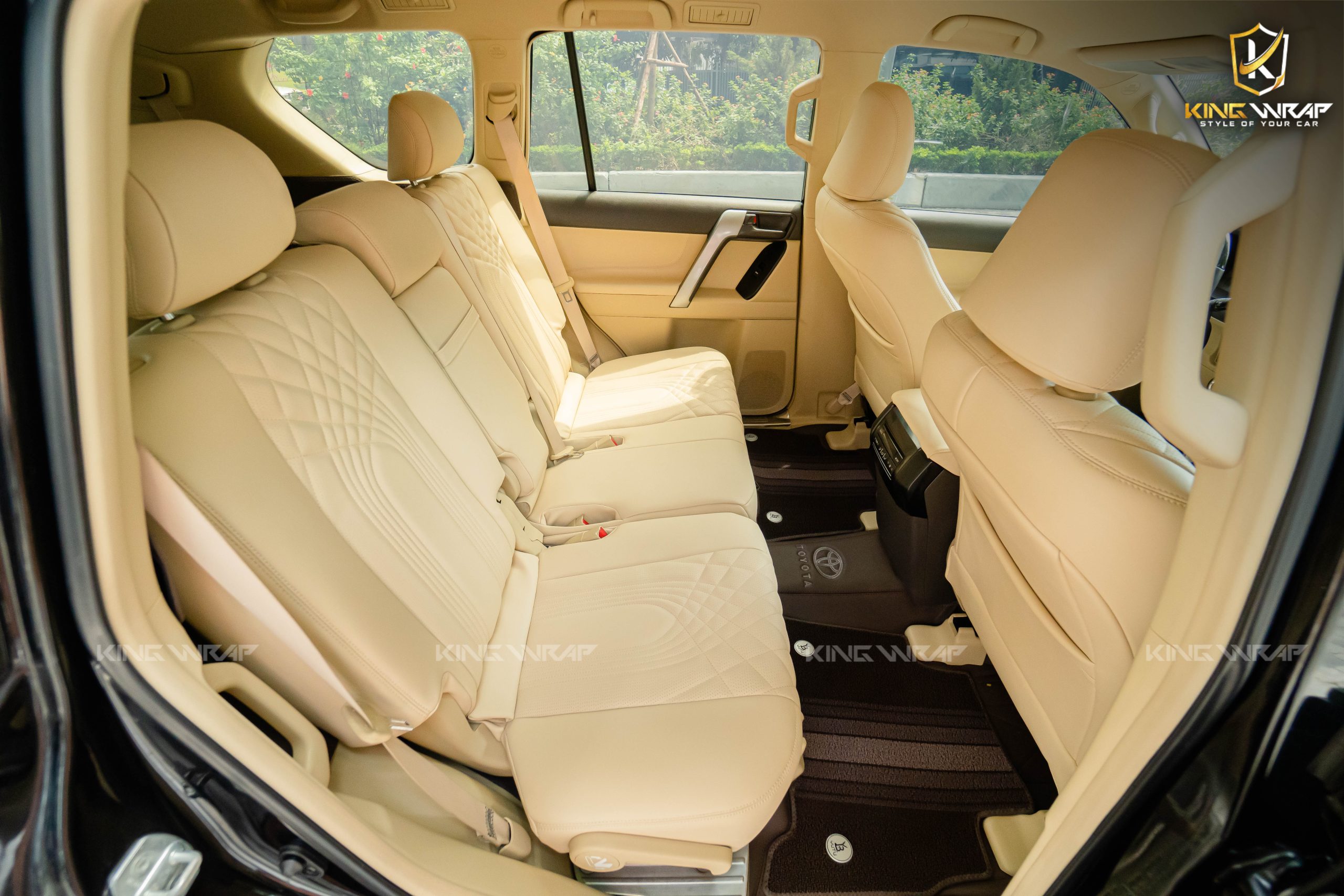 Bọc Ghế Da Toyota Land Cruiser - Màu Kem Thanh Lịch