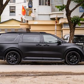 Kia Carnival doi mau den li Teckwrap CM01M 1