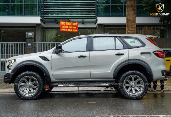 Dán đổi màu Ford Everest xám xi măng cá tính, mạnh mẽ Dán đổi màu Ford Everest xám xi măng cá tính, mạnh mẽ