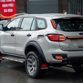 Dán Đổi Màu Ford Everest Cá Tính - Mạnh Mẽ 4 Dán Đổi Màu Xám Xi Măng Ford Everest Sang Trọng - Đẳng Cấp