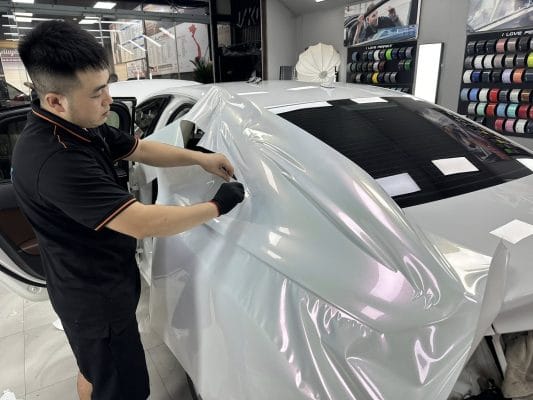 Có nên dán decal xe ô tô? Phân tích chi tiết để bạn dễ quyết định