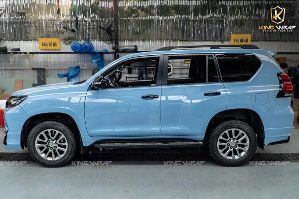 Dán decal đổi màu xe Land Cruiser Prado - Sang trọng, đẳng cấp với xanh CG28HD Teckwrap