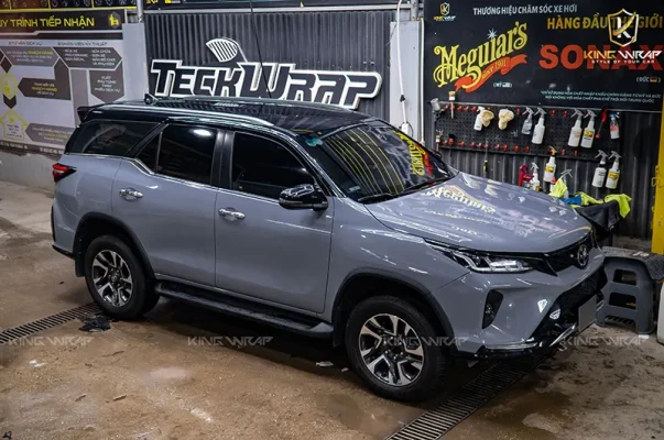 Dán phim cách nhiệt ô tô Toyota Fortuner – Chống nóng hiệu quả cùng King Wrap