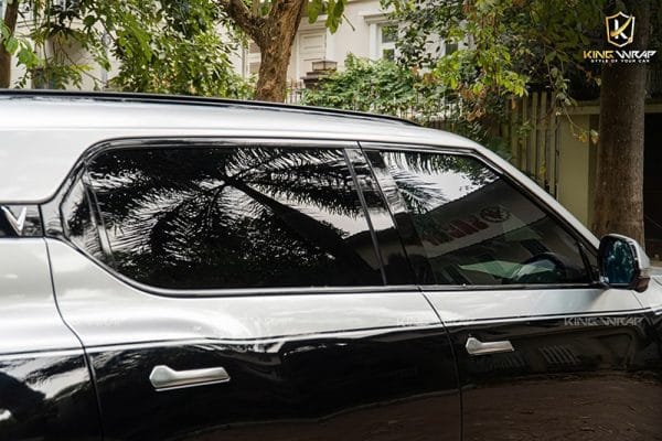 Film cách nhiệt xe ô tô đen hay trong suốt tốt hơn?