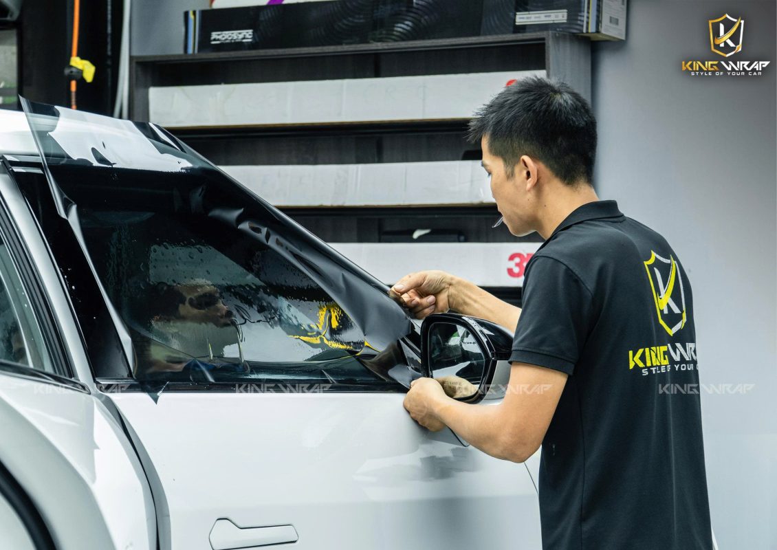 Những điều cần biết trước khi dán kính chống nắng ô tô 1 Những điều cần biết trước khi dán kính chống nắng ô tô
