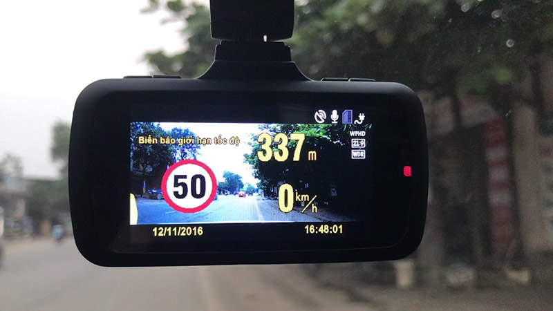 Camera Hành Trình Có Cảnh Báo Tốc Độ Là Gì? Có Nên Lắp Không?
