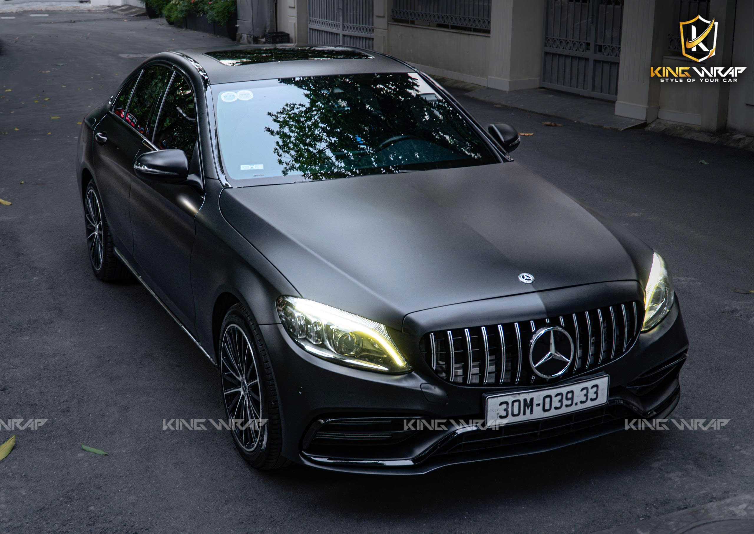 Dán decal ô tô bị xước dán lại có nhanh tiện lợi không?