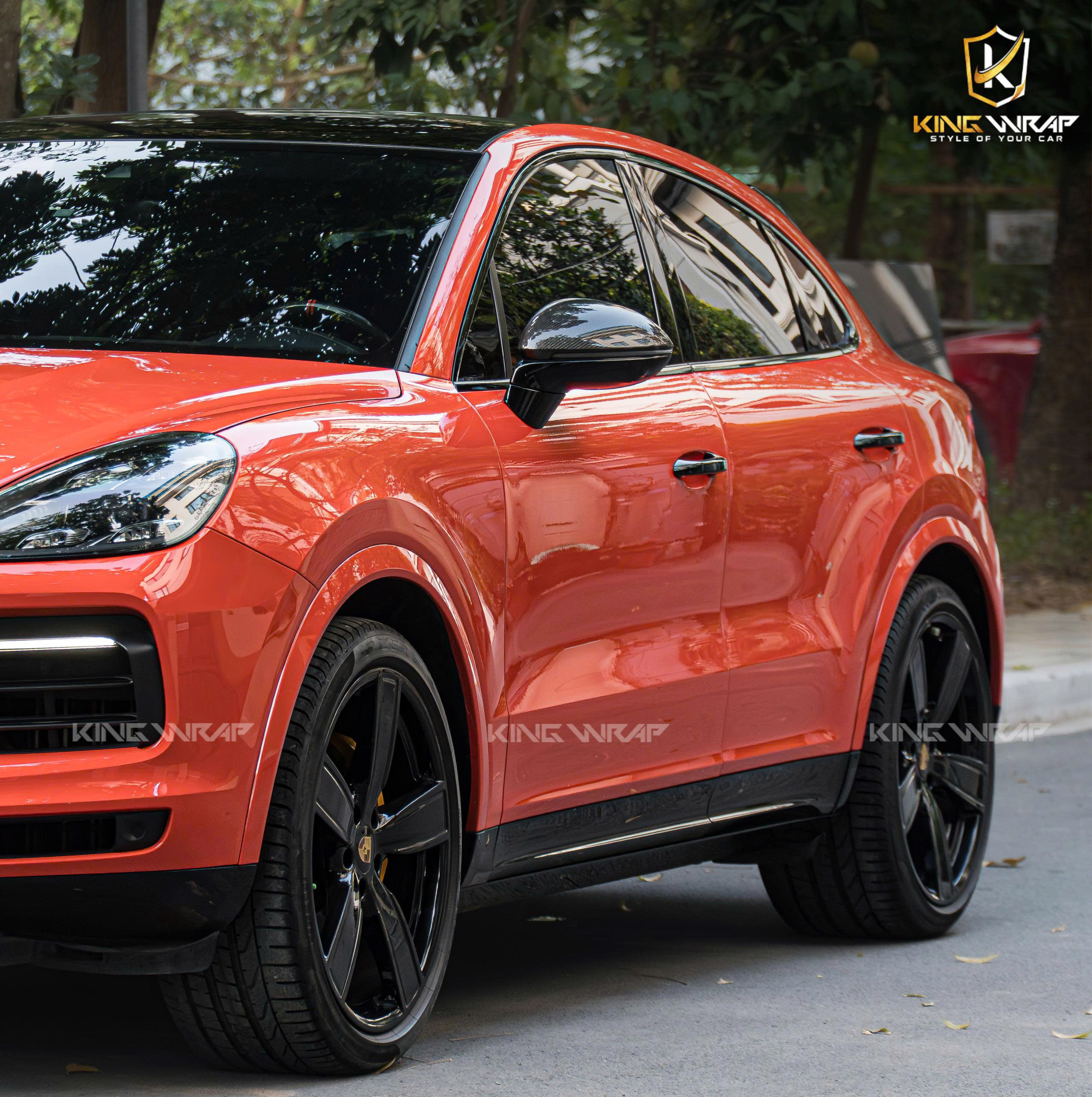 Nên dán decal ô tô hay phủ ceramic?