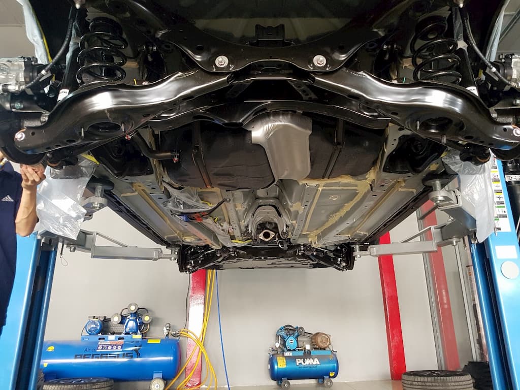 Có Nên Sơn Phủ Gầm Xe Ô Tô Không?