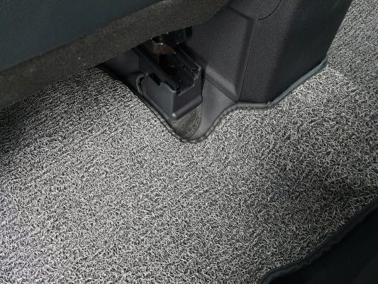Thảm rối lót sàn ô tô: Phân tích ưu - nhược điểm và cách lựa chọn phù hợp