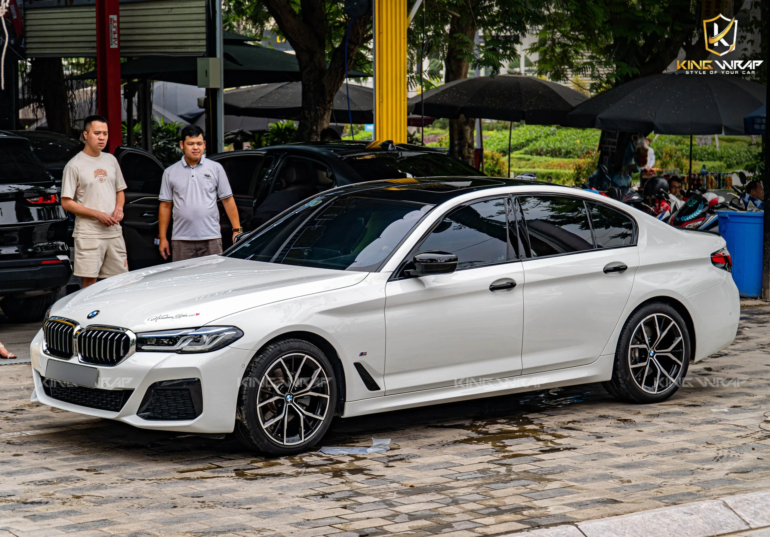 Dán Nóc Xe Ô Tô – Giải Pháp Tăng Thẩm Mỹ Và Bảo Vệ Sơn Zin