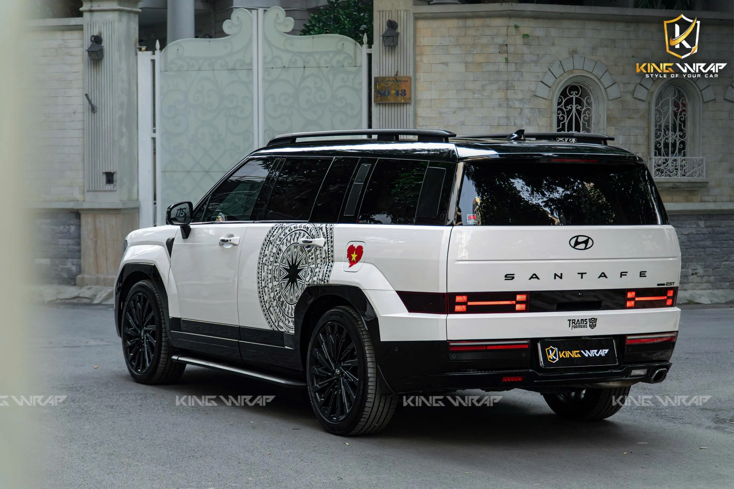 Dán Nóc Xe Ô Tô – Giải Pháp Tăng Thẩm Mỹ Và Bảo Vệ Sơn Zin