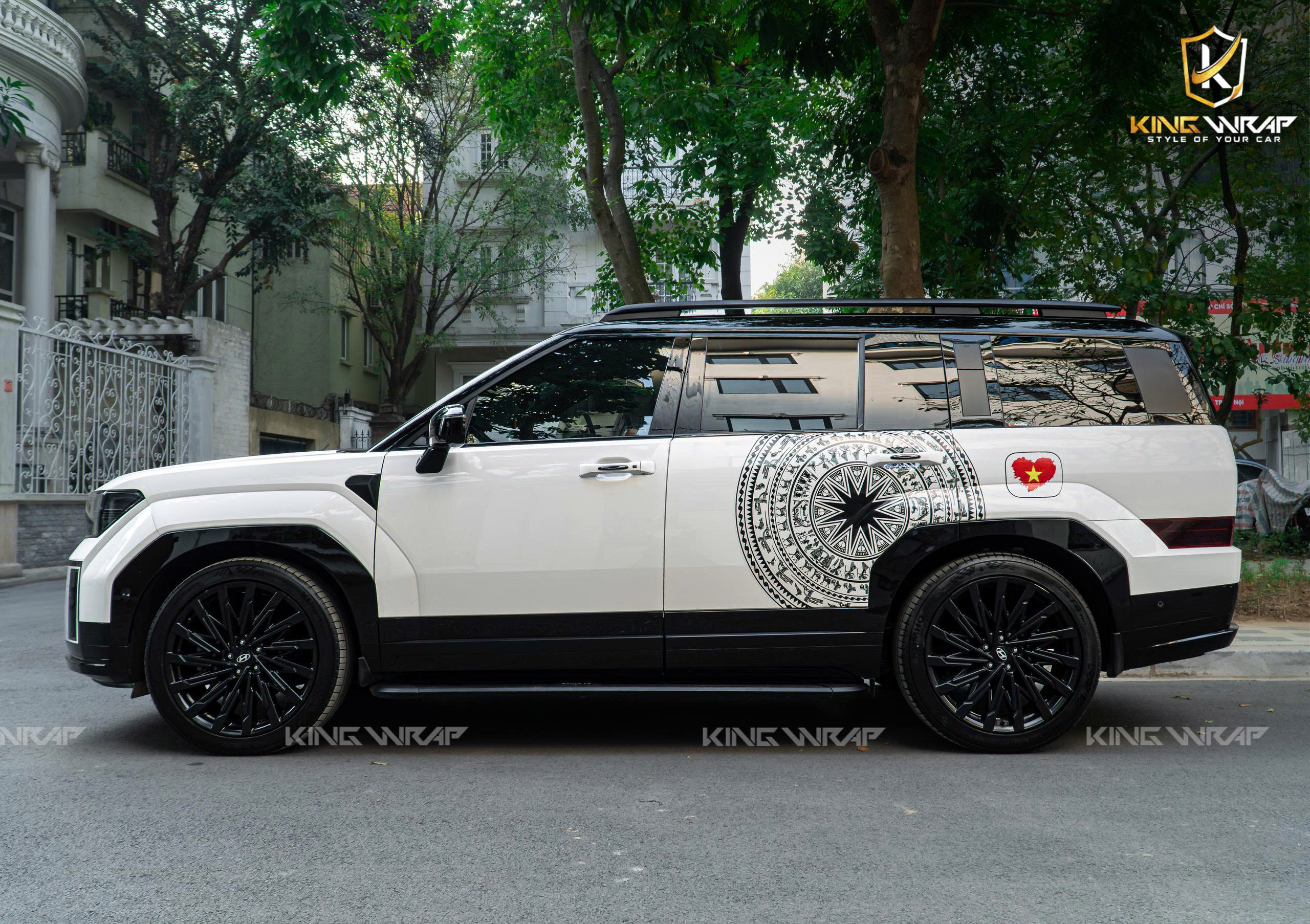 dan-noc-vai-guong-dan-tem-santafe-04 Dán nóc, dán vai gương, dán tem Santafe 2025 tại KingWrap