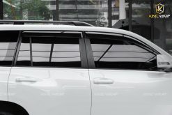 Nâng cấp toàn diện Land Cruiser Prado: Bọc da ghế, thảm sàn Nappa, phim cách nhiệt Photosync, độ đèn và camera hành trình