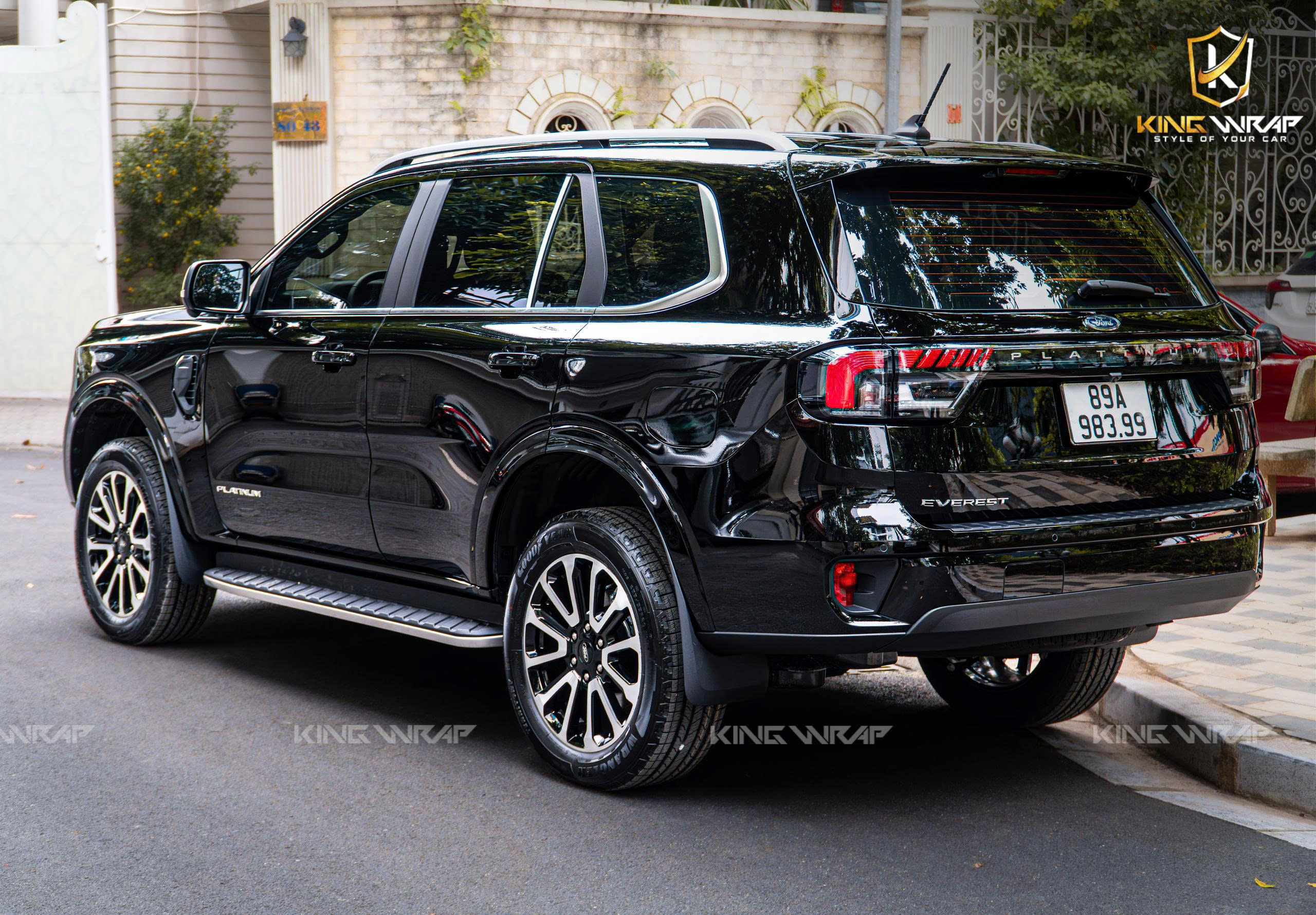 Dán phim cách nhiệt buổi tối có nhìn rõ khi lái xe không?