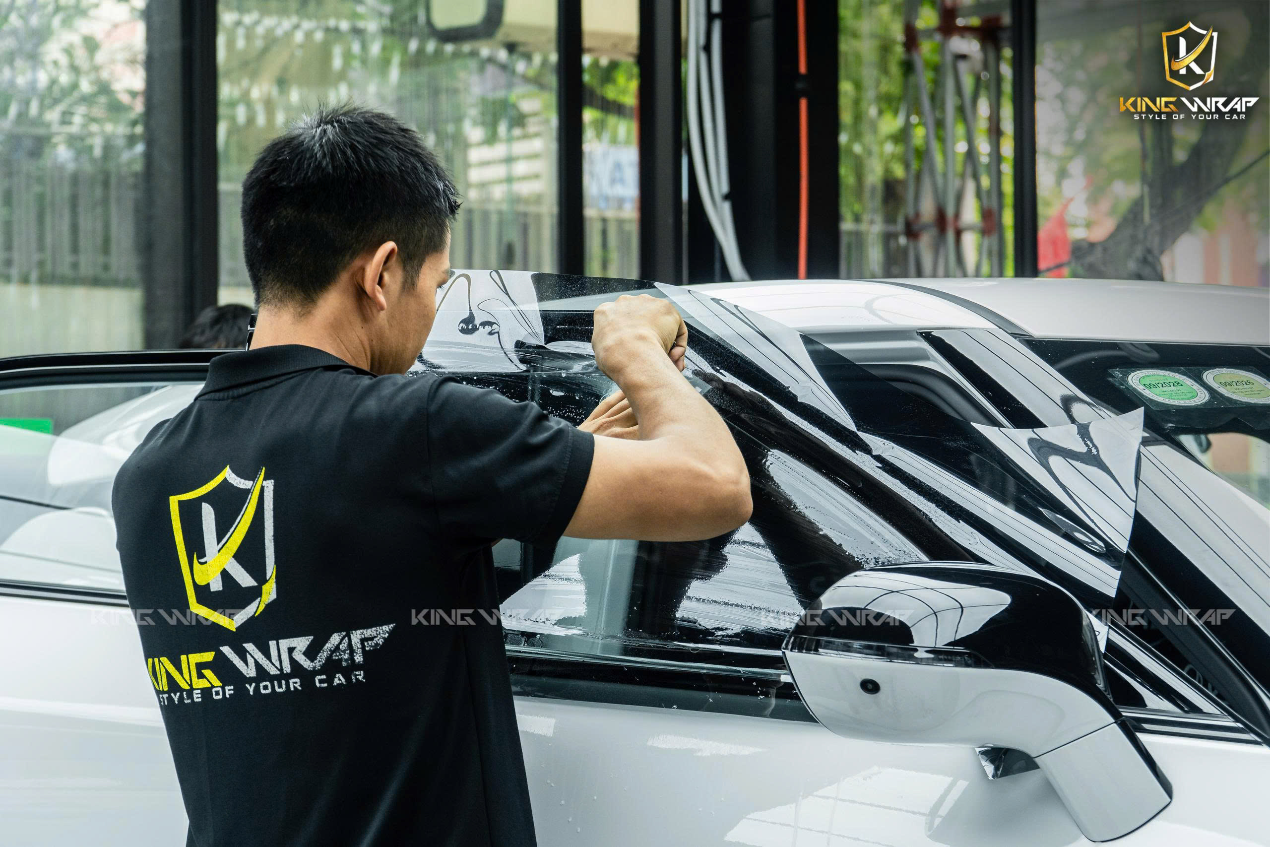 Dán phim cách nhiệt ô tô bao nhiêu lâu?