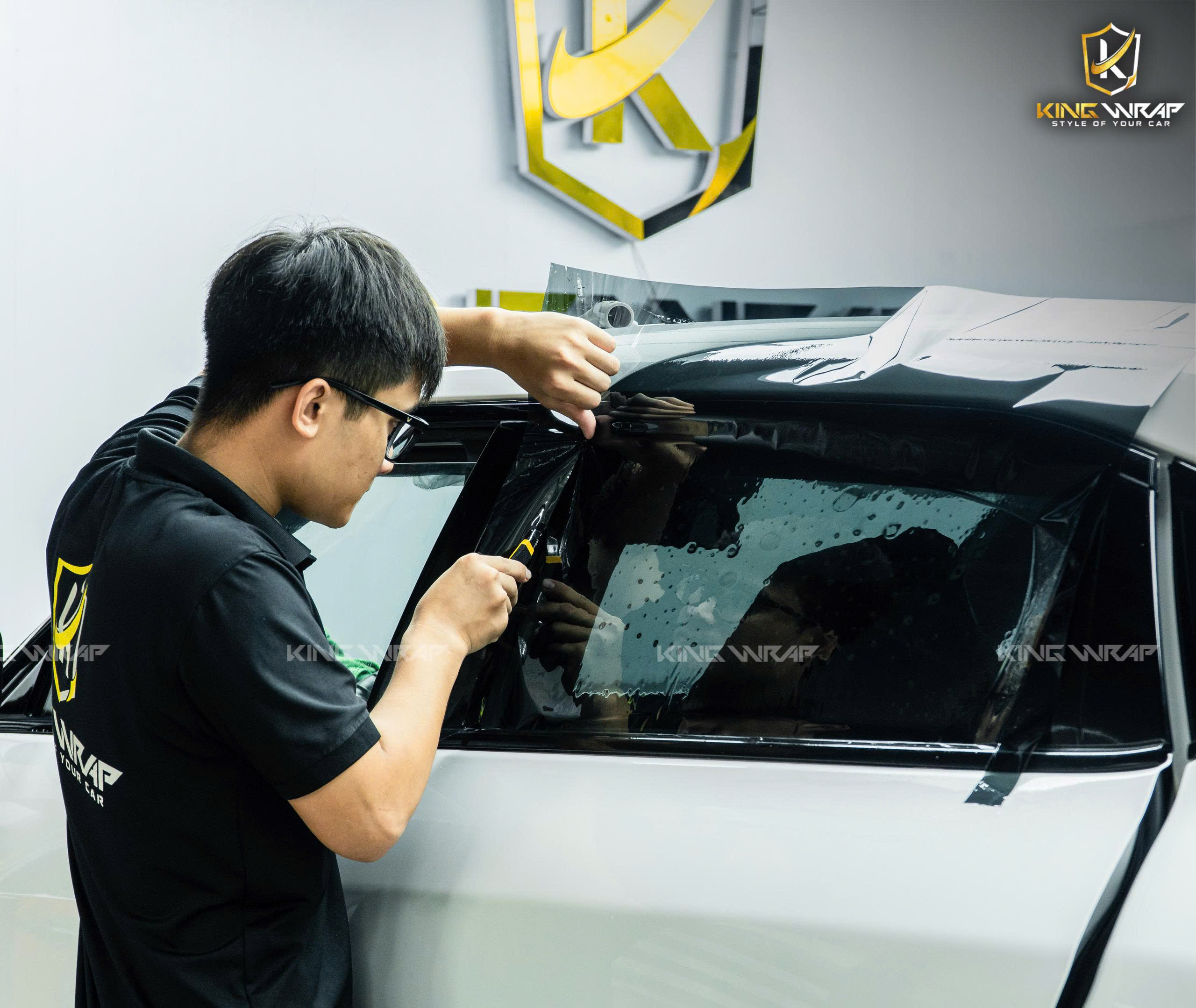 Phim cách nhiệt dán cửa sổ xe ô tô bảo vệ toàn diện cho người và xe