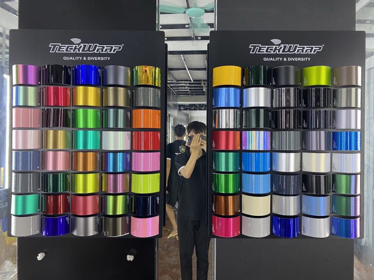 Decal Tên Dán Xe – Giải Pháp Cá Nhân Hóa Ô Tô Đẳng Cấp, Bền Đẹp Tại KingWrap