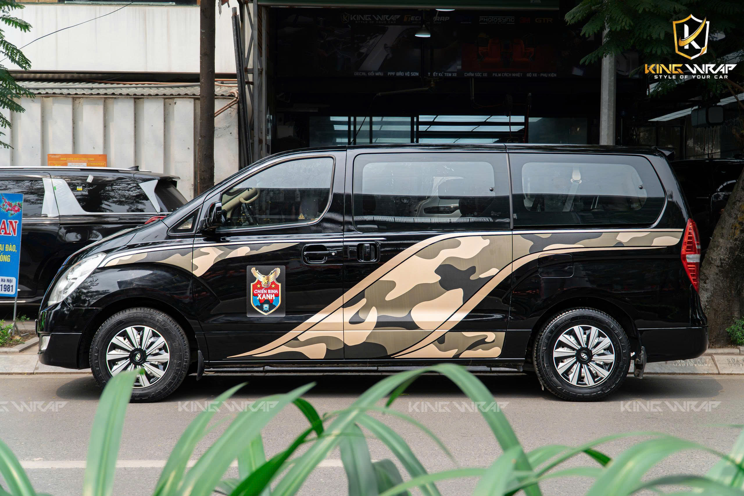 Dán tem xe Hyundai Starex họa tiết camouflage tại KingWrap