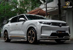 Dán đổi màu xám xi măng PET 2308 kết hợp viền vàng đồng cho VinFast VF9 