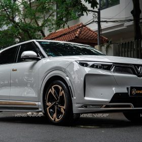 Dán đổi màu xám xi măng PET 2308 kết hợp viền vàng đồng cho VinFast VF9 
