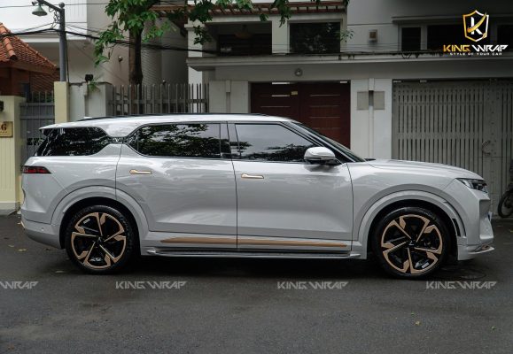 Dán đổi màu xám xi măng PET 2308 kết hợp viền vàng đồng cho VinFast VF9 