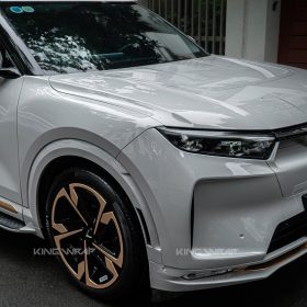 Dán đổi màu xám xi măng PET 2308 kết hợp viền vàng đồng cho VinFast VF9 