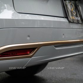 Dán đổi màu xám xi măng PET 2308 kết hợp viền vàng đồng cho VinFast VF9 