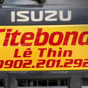 Dán tem QCDN trên xe tải tại KingWrap